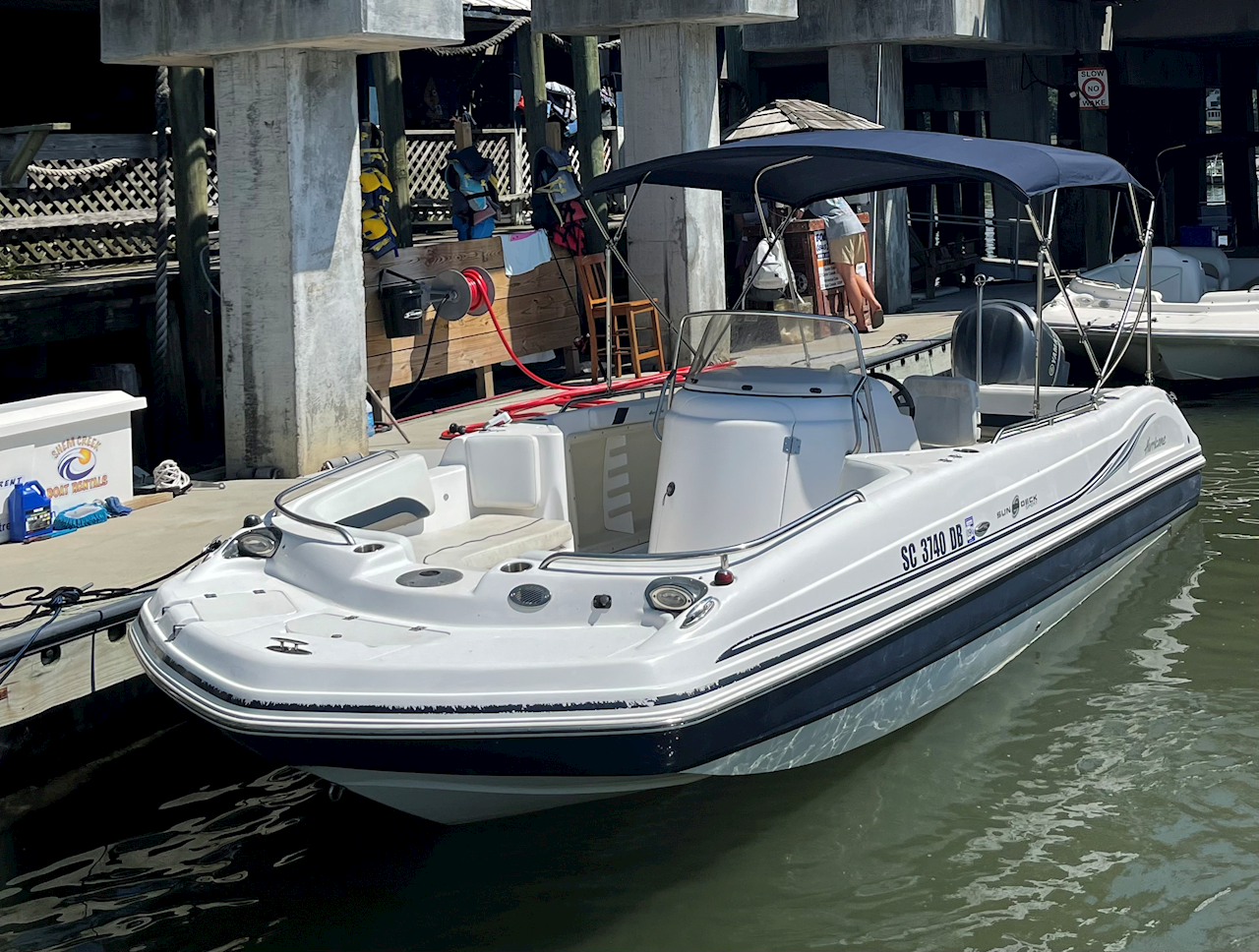 24' Deck Boat Rental Rental